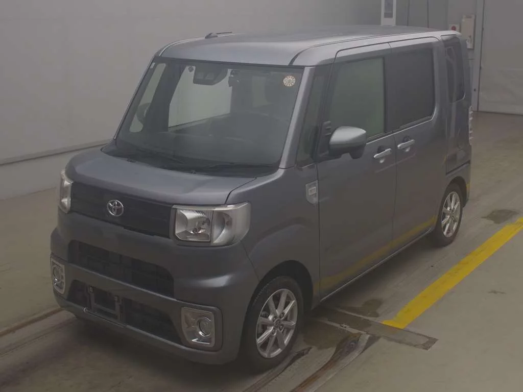 Toyota Pixis Mega LA700A 2022